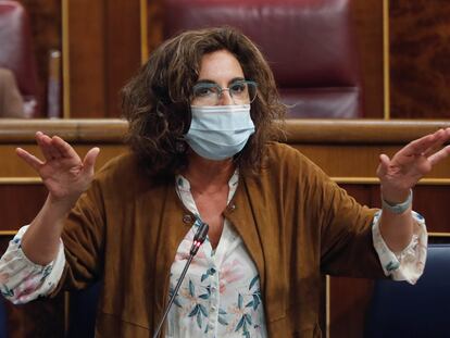 La ministra de Hacienda, María Jesús Montero, en el Congreso.