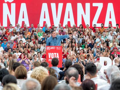 Mitin de cierre de campaña de las generales del PSOE, en el polideportivo de La Alhóndiga, Getafe, Madrid.