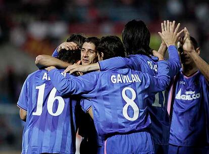 Los jugadores del Getafe celebran el tanto de Albín.