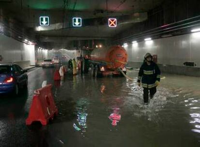Imagen de la inundación en el nuevo túnel de la M-30 el pasado jueves, día de su inauguración.