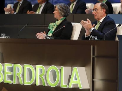 El presidente de Iberdrola, Ignacio Sánchez Galán (en el centro del primer plano) en la última junta de accionistas de la eléctrica.