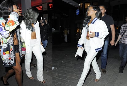 Rihanna se atrevi a colorear con reflejos blancos su negra melena. 