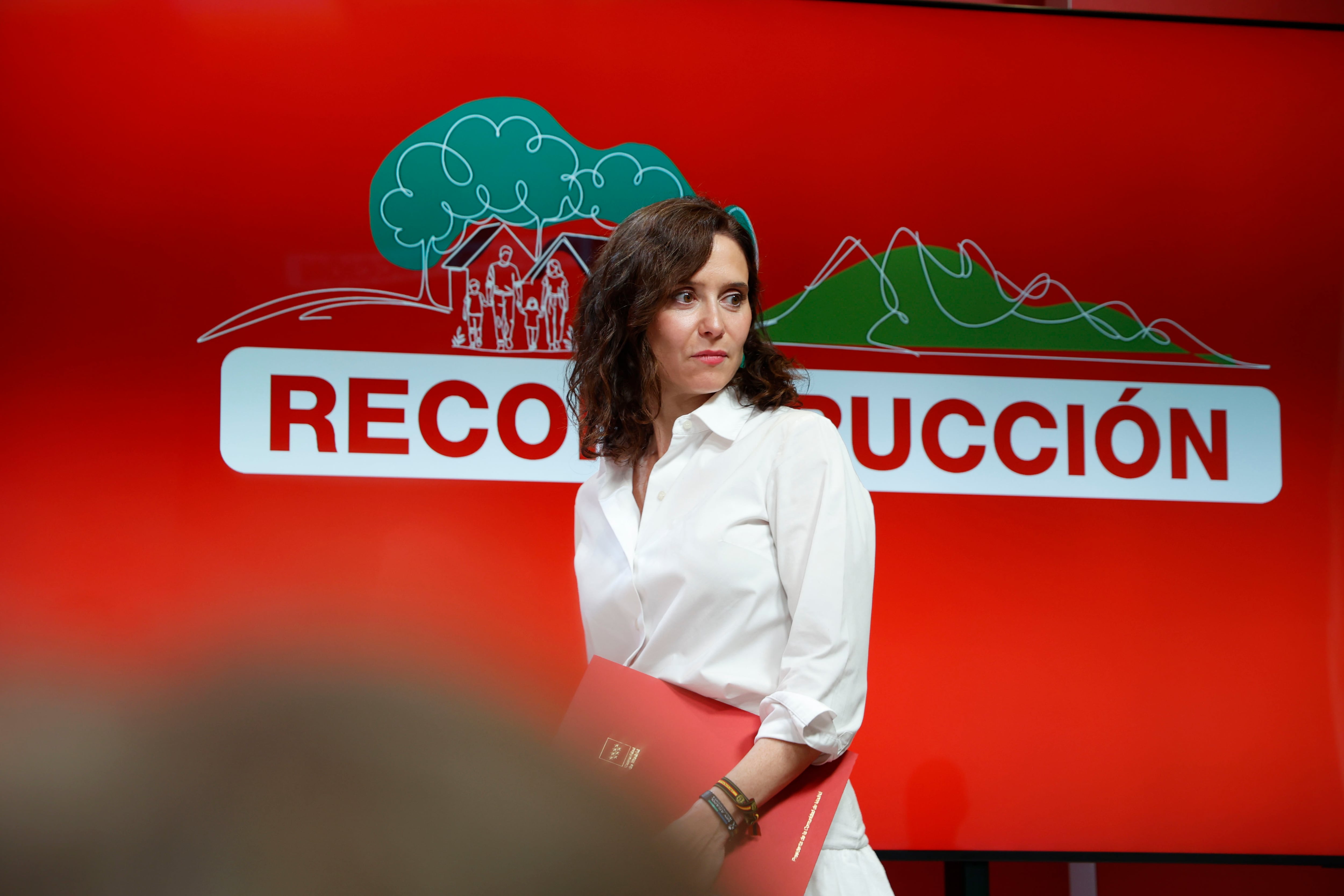 El PP pide a sus cargos y diputados apoyar públicamente a Ayuso en plena crisis por la compra del ático: “Os pedimos colaboración para poner comentarios positivos”