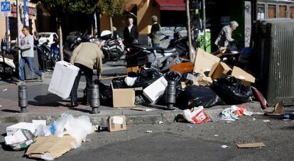 Basura junto al Mercado de la Cebada, 6 de noviembre de 2013.