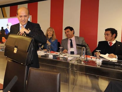 José María del Nido, presidente del Sevilla, justo antes de su discurso institucional en la junta