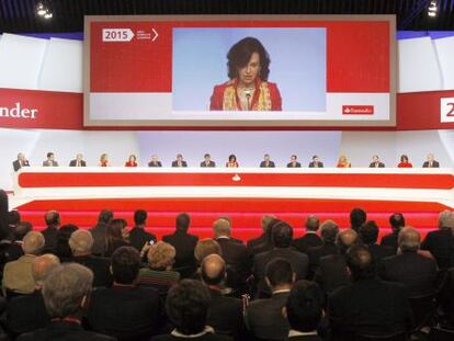 La presidenta del Banco Santander, Ana Botín, durante la junta general de accionistas.