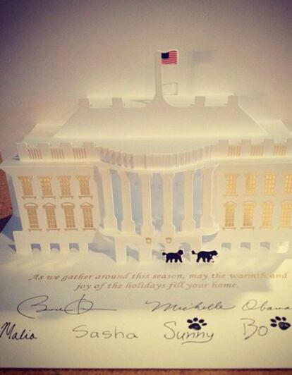 Esta es la tarjeta 3D que han elegido los Obama (y sus perritos) para felicitar las fiestas. 