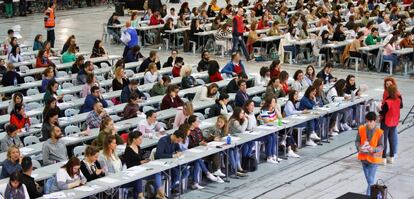 Proceso selectivo para cubrir plazas de enfermería, el domingo 12 de mayo, en Gijón. 