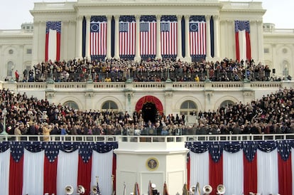 Juramento de Bush para su segundo mandato el 20 de enero de 2005, marcado por las guerras de Irak y Afganistán tras el 11 de septiembre. 