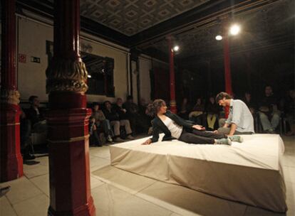 Escena de la obra <i>Trío en mi bemol </i>en el teatro Lara.