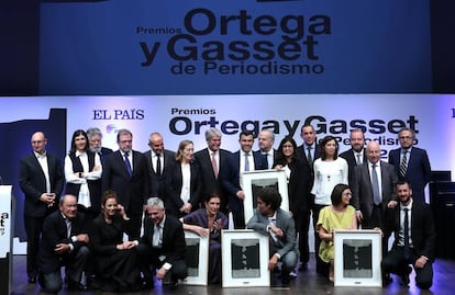 Foto de familia de los premiados en los Ortega y Gasset de Periodismo 2017. 