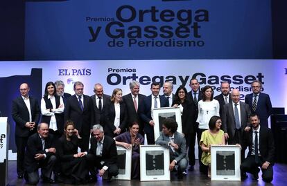 Foto de familia de los premiados en los Ortega y Gasset de Periodismo 2017. 