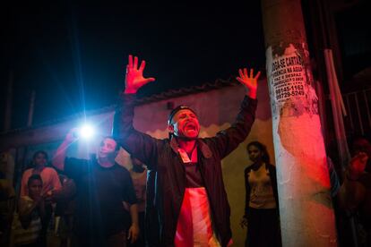 "Queremos água! Ninguém faz nada!". Na útima quarta-feira os moradores de Itu protestaram de novo contra a falta de abastecimento na cidade.