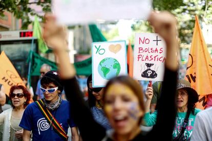 En Santiago de Chile los ciudadanos exigieron a los gobernantes mayores compromisos para combatir los efectos del cambio climático