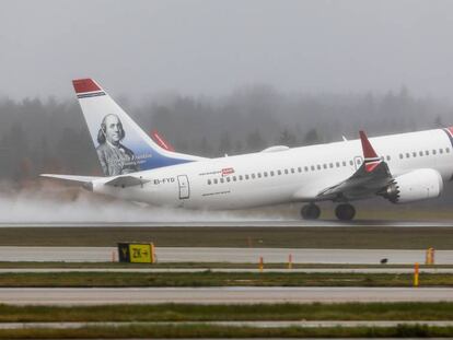 Despegue de un avi&oacute;n de Norwegian.