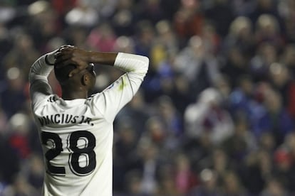Vinicius Junior reacciona después de perder una oportunidad para marcar un gol al Levante.