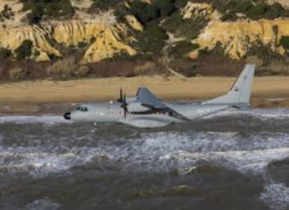 Un CASA C-295, fabricado por la divisi&oacute;n militar de EADS