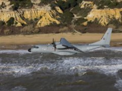 Un CASA C-295, fabricado por la divisi&oacute;n militar de EADS