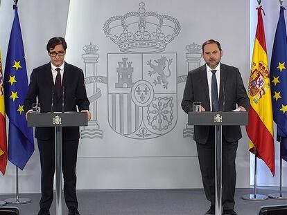 Los ministros de Sanidad y Transporte, Salvador Illa y José Luis Ábalos, durante la rueda de prensa en La Moncloa.