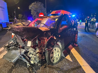 Estado en el que ha quedado el coche tras el accidente en la A-3 sentido salida.