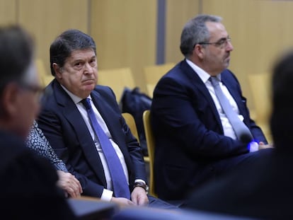 Jos&eacute; Luis Olivas y, a la derecha, Vicente Cotino, en el juicio.