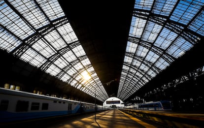 Estación de tren en Buenos Aires, en abril de 2020, vacía por la cuarentena por la covid.