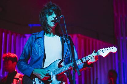 Badwan, cantante de The Horrors, en una actuaci&oacute;n.