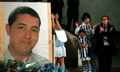 Homenaje en San Sebastián a Aitor Zabaleta, asesinado en 1998 antes de un Atlético-Real Sociedad en las inmediaciones del Vicente Calderón