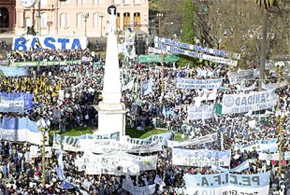 Aspecto de la manifestación sindical de Buenos Aires ara pdedir un cambio de política económica.