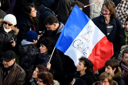 Manifestantes pelas ruas de Paris.