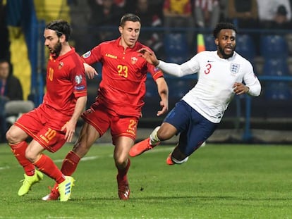 Danny Rose, derecha, durante el Inglaterra-Montenegro.