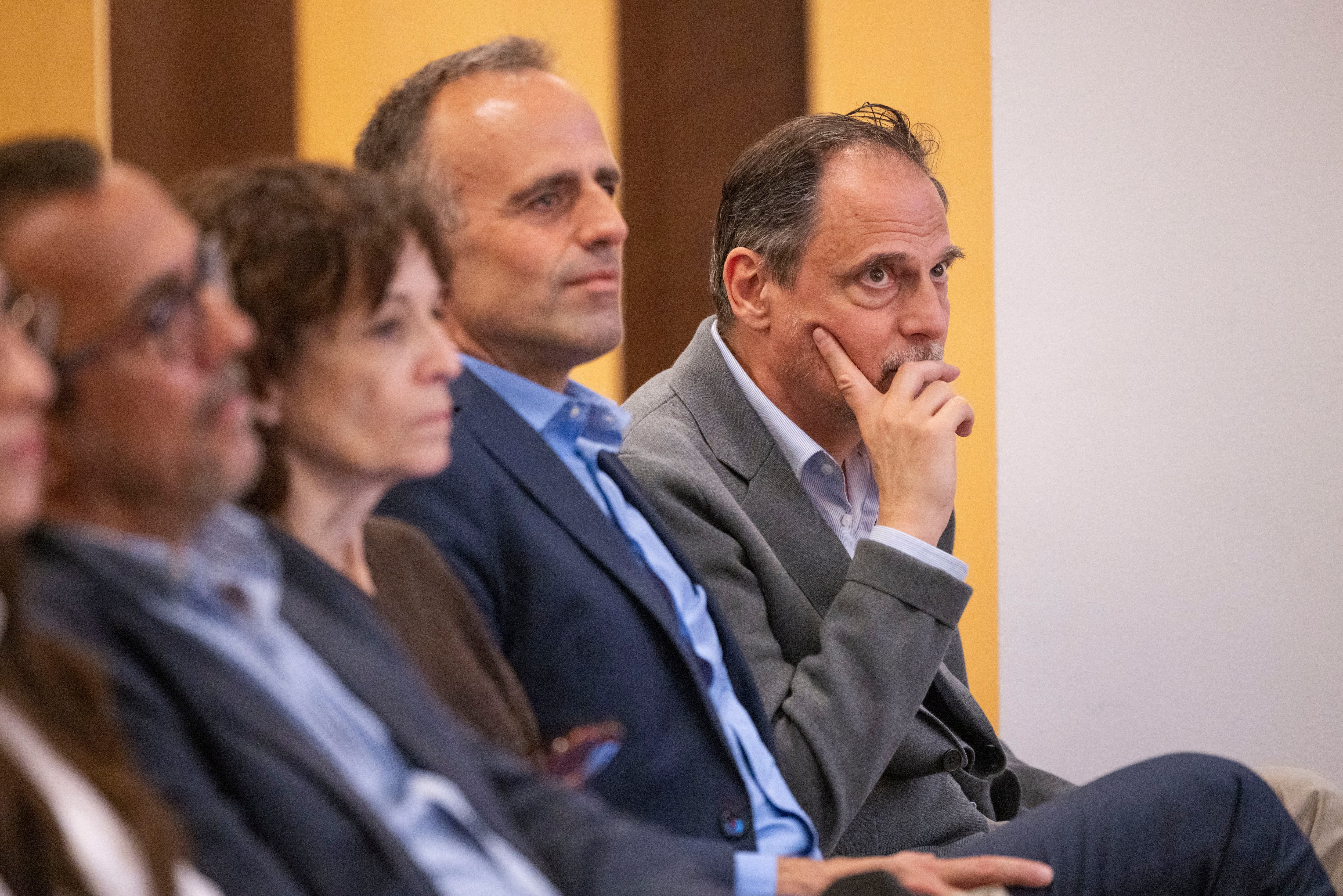 Desde la derecha, el director de EL PAÍS, Jan Martínez Ahrens; el director de la edición del diario en Cataluña, Miquel Noguer; y la directora de comunicación del Grupo Prisa, Paloma Bravo. 