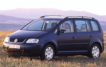 Sencillo y discreto. La línea del Touran busca la funcionalidad. El frontal transmite la imagen de robustez de los Volkswagen, y los ángulos cuadrados y el perfil recto del lateral aumentan el espacio interior.