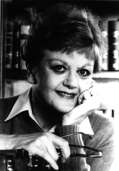 A Angela Lansbury (Londres,16 de octubre de 1925) se le resistió el Oscar a pesar de sus tres nominaciones hasta que, ya a la provecta edad de 88, le entregaron el honorífico. Si ni siquiera 'El retrato de Dorian Gray' había logrado encumbrarla, no habrá quien no la recuerde como la detective Jessica Fletcher en 'Se ha escrito un crimen', serie de la que se grabaron 12 temporadas.