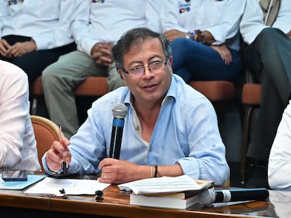 Colombian presidential pre-candidate for the "Colombia Humana" political party, Gustavo Preto, speaks during a press conference in Cali, Colombia, on Feburary 18, 2022. (Photo by Luis ROBAYO / AFP)
