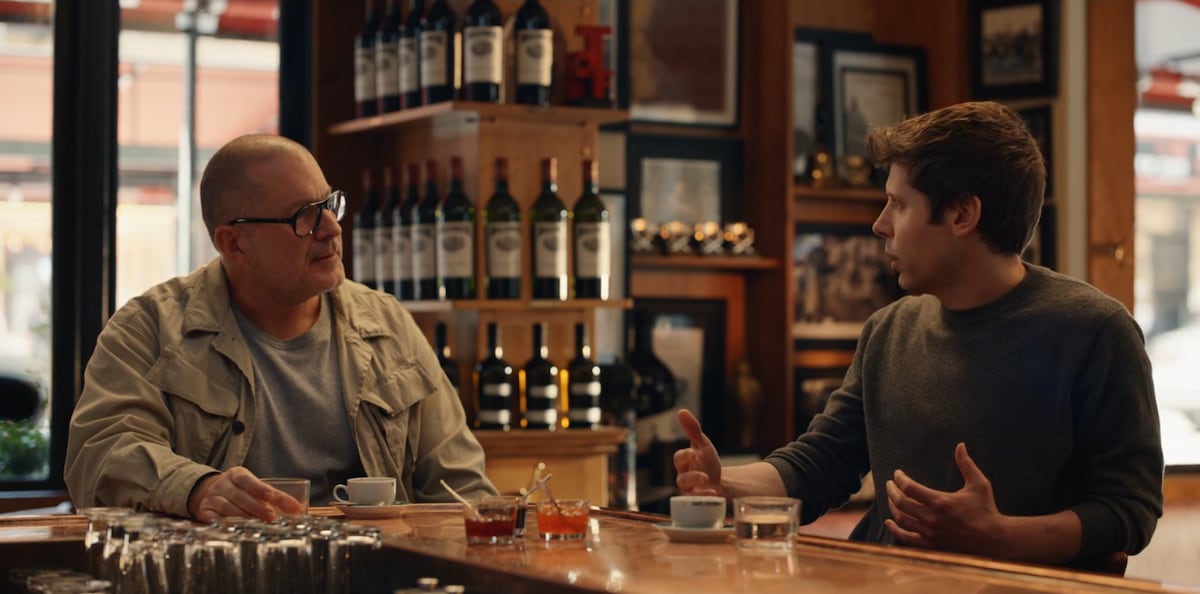 IA : Gafas, colgantes o teléfono sin pantalla, ¿llega el fin de la era de los móviles? | Tecnología