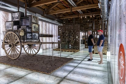 Una de las salas de la exposición permanente de L'ETNO que lleva por título 'No es fácil ser valenciano/valenciana'. 