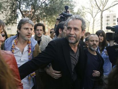 Willy Toledo is greeted outside of court by actors Alberto San Juan (first left), Juan Diego Botto (second left) and Javier Guti&eacute;rrez (right).