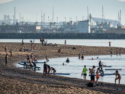 Playa de la Barceloneta (Barcelona), el viernes.