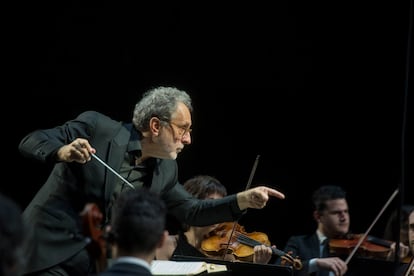 El director Josep Pons en el concierto 'Beethoven 250', de la Fundación la Caixa en diciembre pasado.