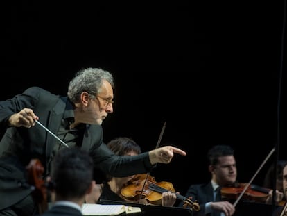 El director Josep Pons en el concierto 'Beethoven 250', de la Fundación la Caixa en diciembre pasado.