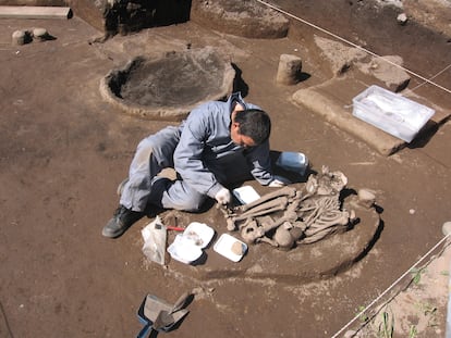 Trabajos arqueológicos en el cementerio de Tutequén, Chile, uno de los más antiguos de América.