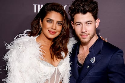 Priyanka Chopra Jonas y Nick Jonas en marzo de 2023 en Los Ángeles.