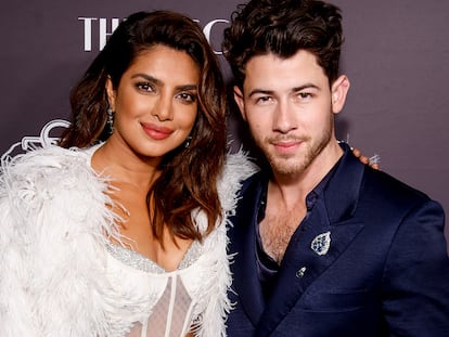 Priyanka Chopra Jonas y Nick Jonas en marzo de 2023 en Los Ángeles.