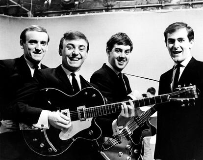 Gerry Marsden, segundo por la izquierda, con los Peacemakers en una imagen de 1963.