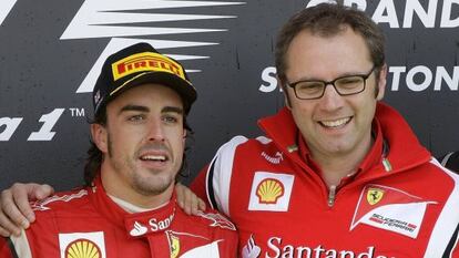 Alonso con el director de Ferrari, Domenicali.