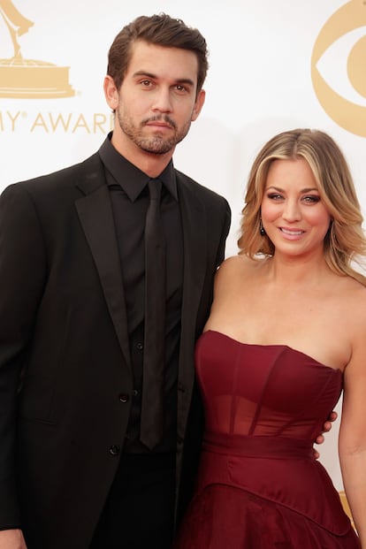 Kaley Cuoco y Ryan Sweeting

Un noviazgo tan veloz como el posterior matrimonio. Tres meses tardaron la actriz de The Big Bang Theory y el tenista profesional en prometerse amor eterno, y 21 meses en desdecirse. Cuoco, como declaró recientemente en una entrevista, no guarda un buen recuerdo de esta etapa: “Honestamente pienso que no volvería a casarme otra vez. Mi ex ha arruinado esa palabra para mí”.