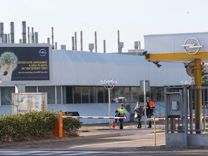 Entrada de la factoría de Opel en Figueruelas. 