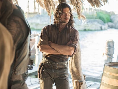 Luke Arnold Long John Silver en 'Black Sails'.