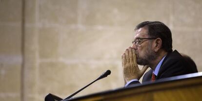 El presidente del Parlamento de Andalucía, Manuel Gracia, durante un pleno.